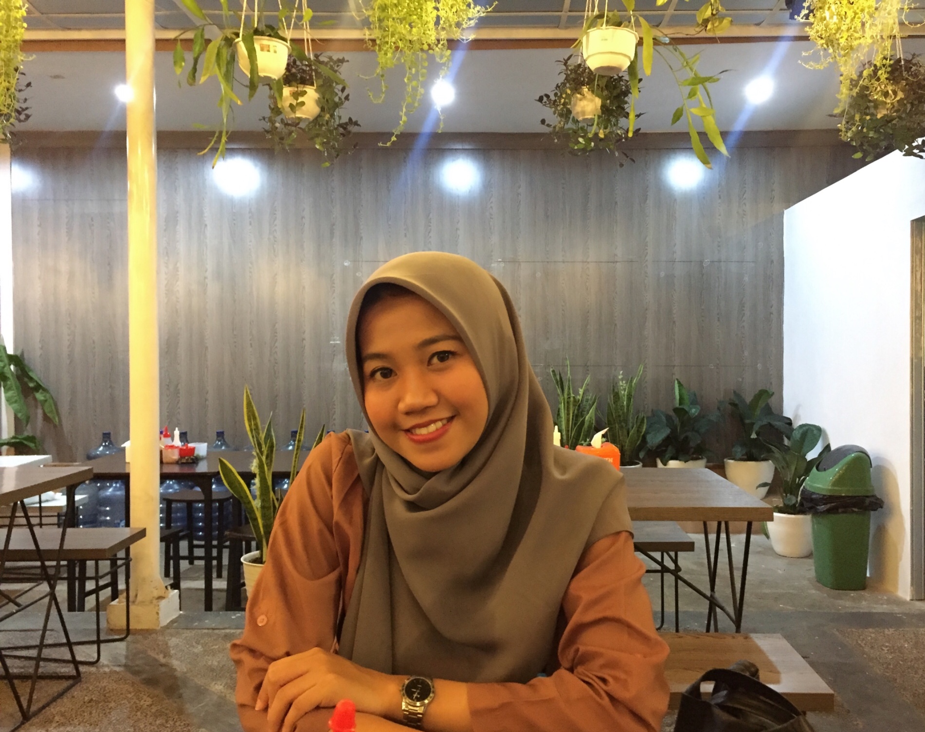 Devi Pahyastrivi, A.Md. Kes